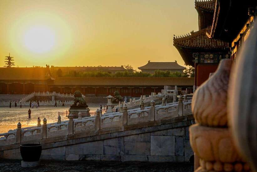 Beijing: Highlights of Forbidden City Private Walking Tour - Hutong Rickshaws and a Local Family Visit for a Different Beijing