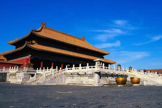 Beijing Historic City Guided Walking Tour + Calligraphy Creation - Stop 3: Liulichang Street and turning a lesson into calligraphy
