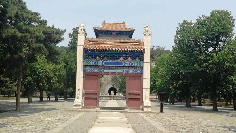 Beijing: Juyongguan Great Wall, Sacred Way & Ming Tombs Trip - Lunch choices: local food, or a meal you pick