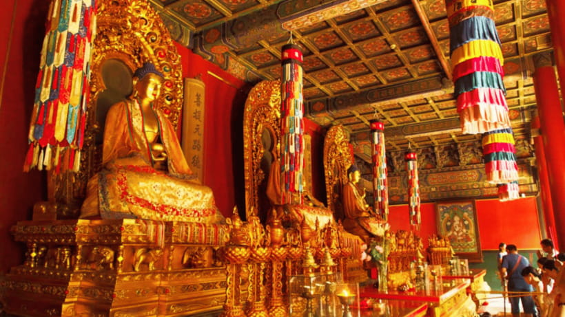 Beijing: Lama Temple (Yonghe Temple) Admission Ticket - The 18-meter sandalwood Buddha: the moment everyone notices