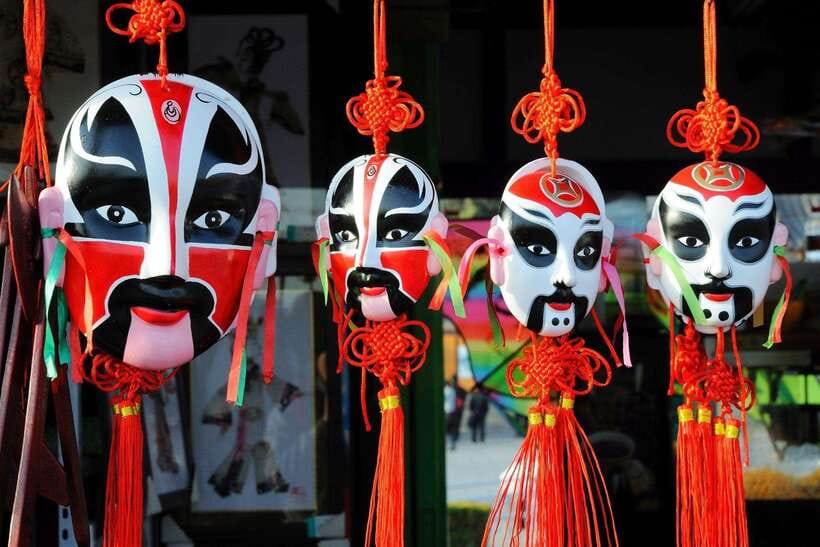 Beijing: Traditional Cultural Show Peking Opera Tickets - What happens before the opera: makeup and costume changes