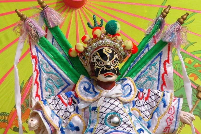 Beijing: Traditional Cultural Show Peking Opera Tickets - Food, snacks, and drink options after a long day in Beijing
