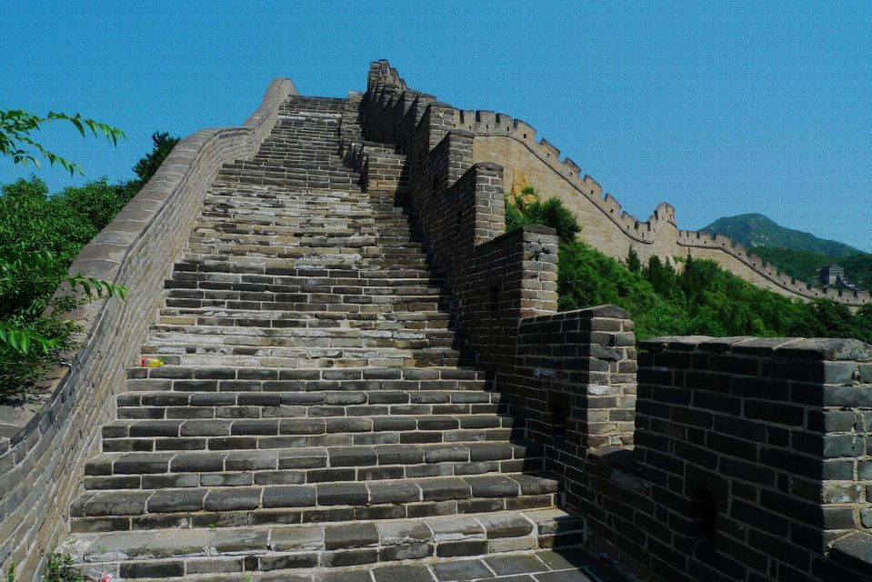 From Beijing: Badaling Great Wall Bus Group Tour - A guide-led Great Wall hike: what your 3 hours really means