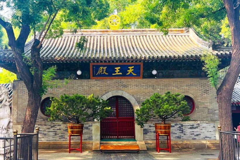 Hutong Walking Tour: Discover Real Beijing without Crowds - Zhuanta Hu Tong: Courtyards, Customs, and the City’s Real Changes
