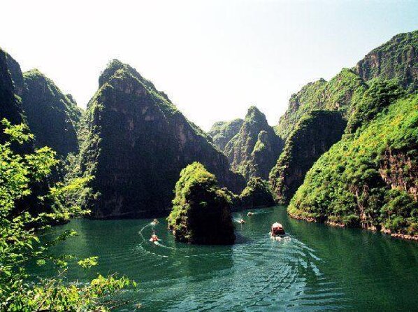 Longqingxia Gorge Cruise and Guyaju Cave Dwellings Private Day Tour - Longqingxia Gorge Cruise: the part that slows Beijing down
