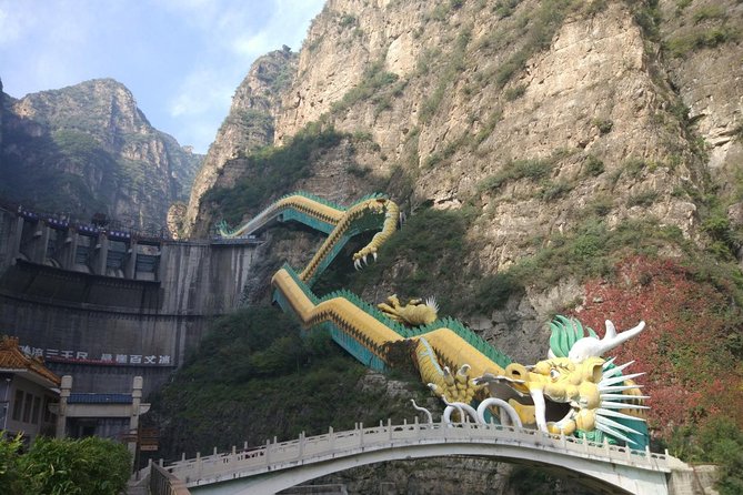 Longqingxia Gorge Cruise and Guyaju Cave Dwellings Private Day Tour - Private guide value: when names like Linda and May show up