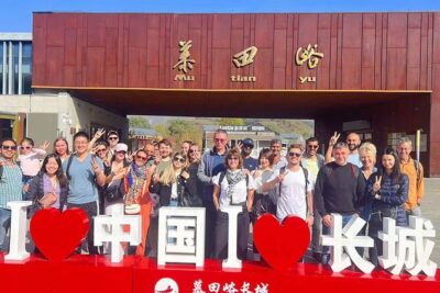 MuBus: Mutianyu Great Wall ENG/ESP/RUS Guided Bus Tour - Mutianyu time on the Wall: walking routes, east vs west, and pacing