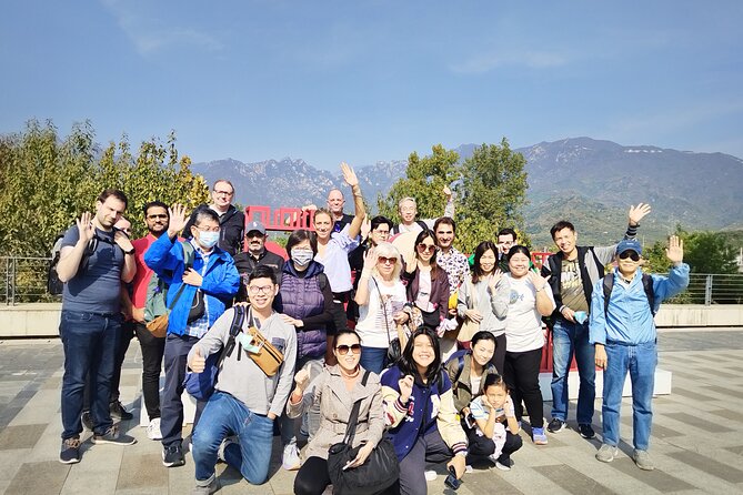 MuBus: Mutianyu Great Wall ENG/ESP/RUS Guided Bus Tour - Buffet lunch upgrade and the short expert lecture