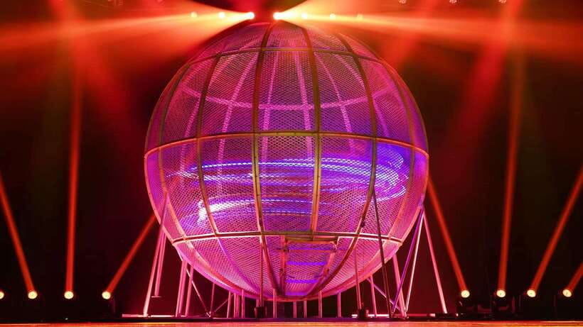 Red Theatre Beijing Acrobatic Show Tickets - Red Theatre Beijing: what makes the show feel so electric